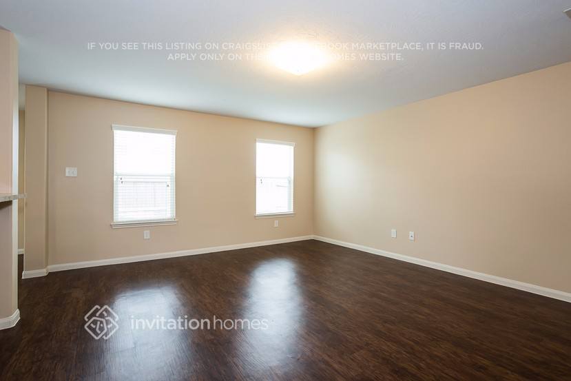 Building Photo - 12631 Mountain Daisy Rd