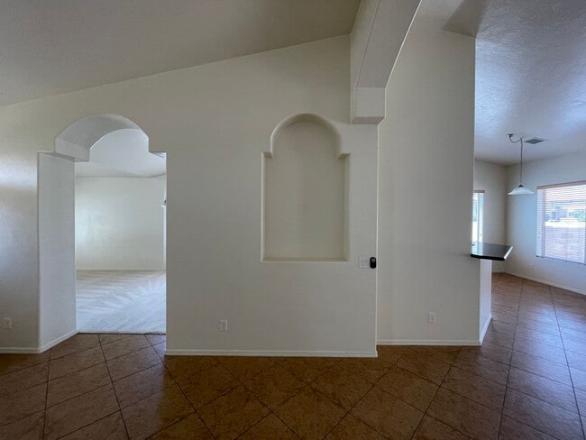 Building Photo - 1994 Willow Oak Ln