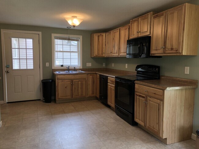 Building Photo - 201 Middle St