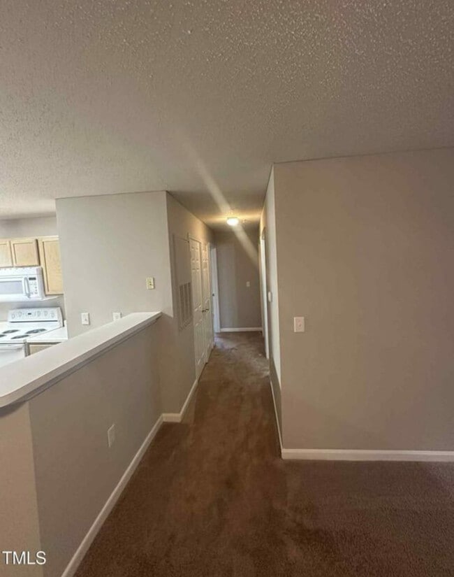 Building Photo - 1611 Kenmore Dr