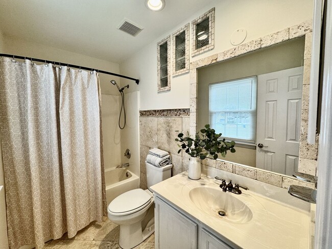 Building Photo - 4-Bedroom Home in Rock Creek Available NOW...