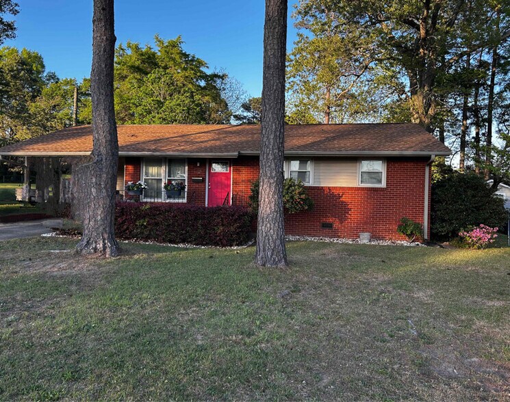 Building Photo - 3318 Rogers Dr