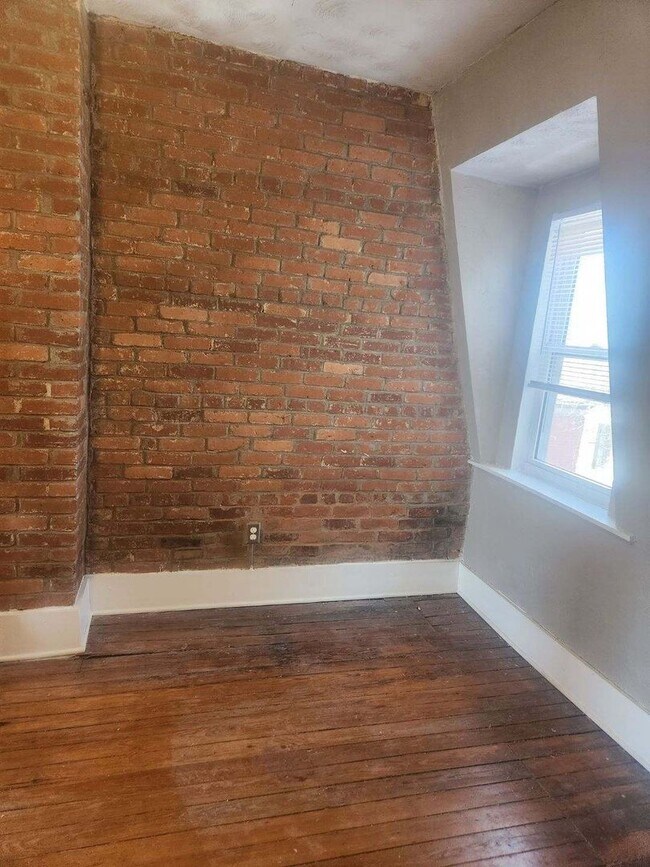 Building Photo - 1608 Lowrie St