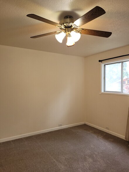 MASTER BEDROOM WITH LARGE WINDOW - 5955 SW 179th Ave