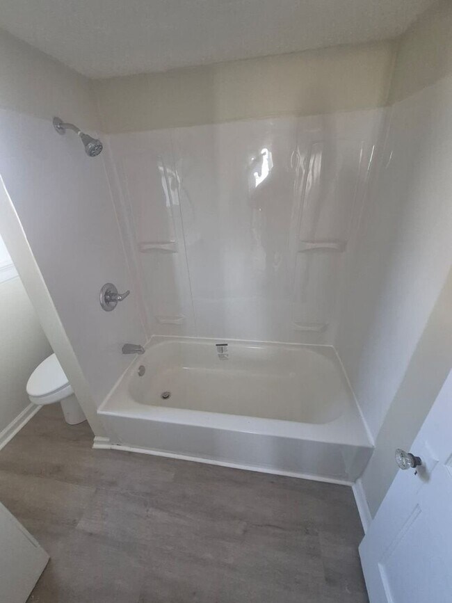 Building Photo - 2765 Alexandria Ave