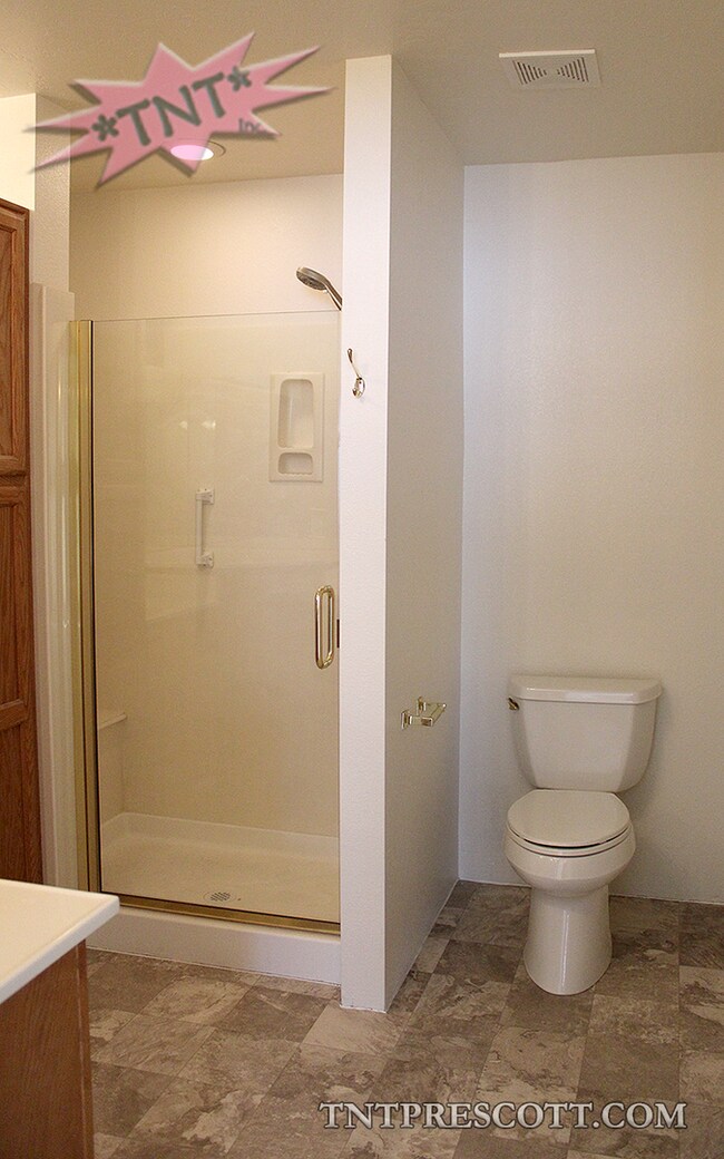 Building Photo - Home in Cliff Rose HOA ~ Winter Special!!