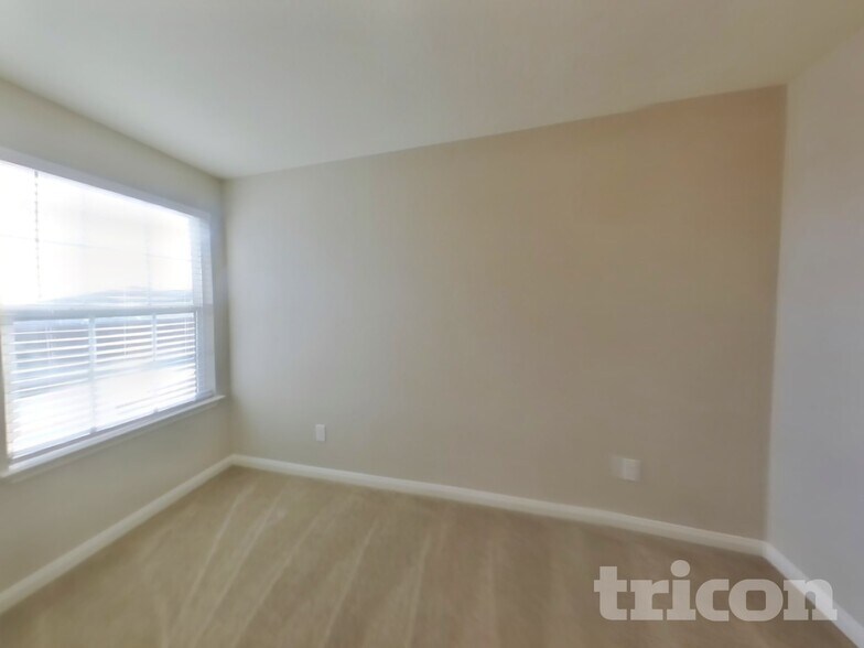 Building Photo - 676 Yearwood Ln