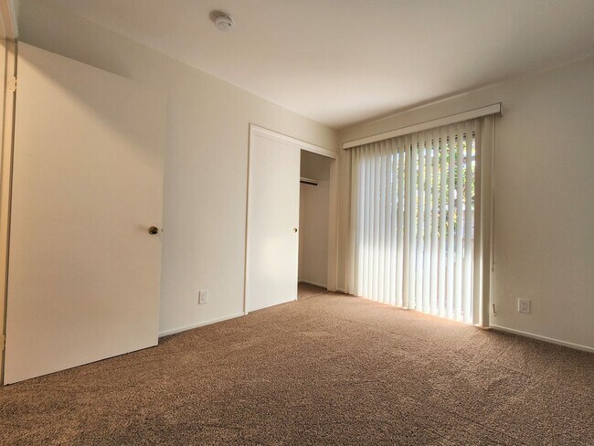 Building Photo - Updated 2br/1ba Apartment Near Downtown Palo Alto available May 9th!