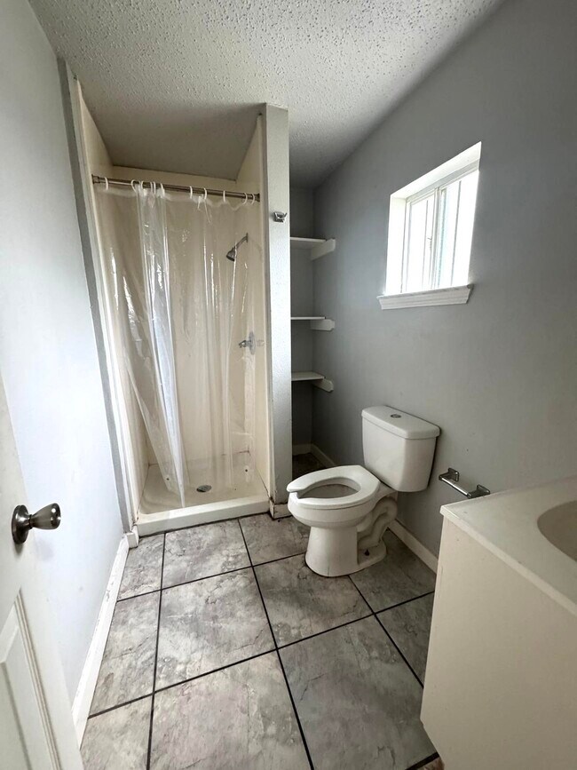 Building Photo - 7018 1/2 Avenue F