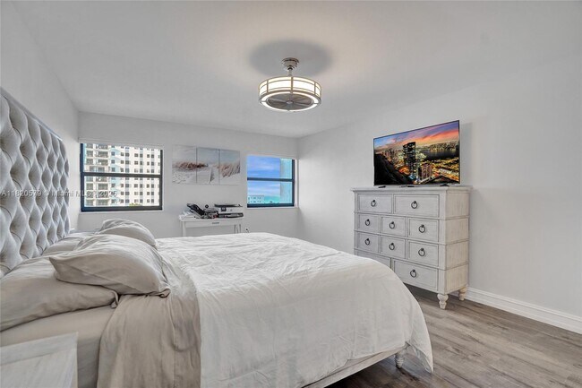 Building Photo - 1201 S Ocean Dr