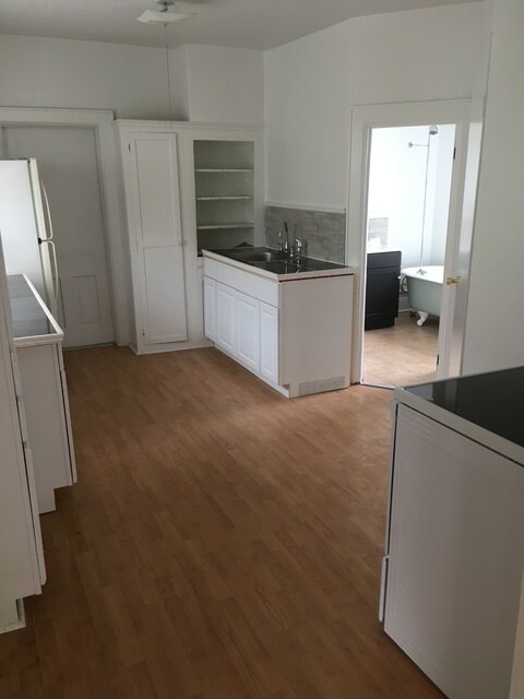 Building Photo - 1649 N Warren Ave