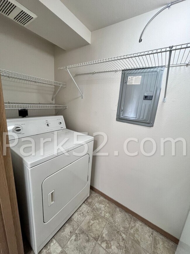 Building Photo - 2 Bedroom 2 Bathroom Ground Floor Condo