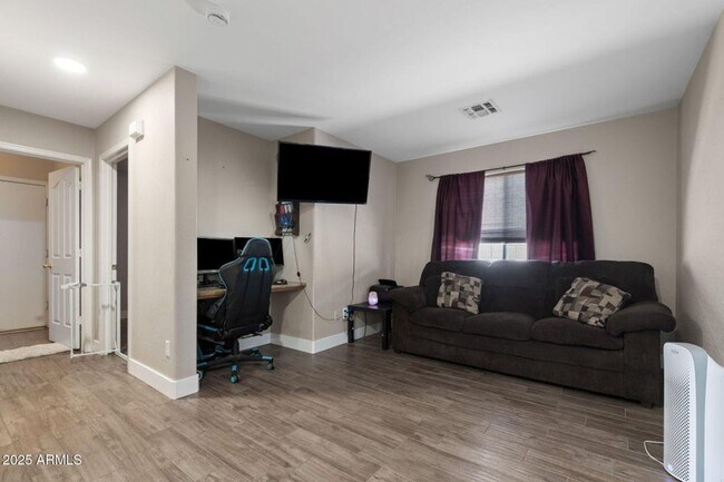 Building Photo - $1,000 OFF your first month's rent with a ...