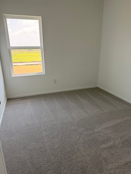 Building Photo - 2144 Salinas Dr