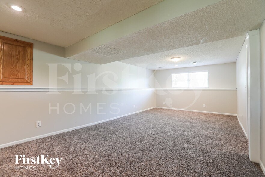 Building Photo - 16306 Harris Ave