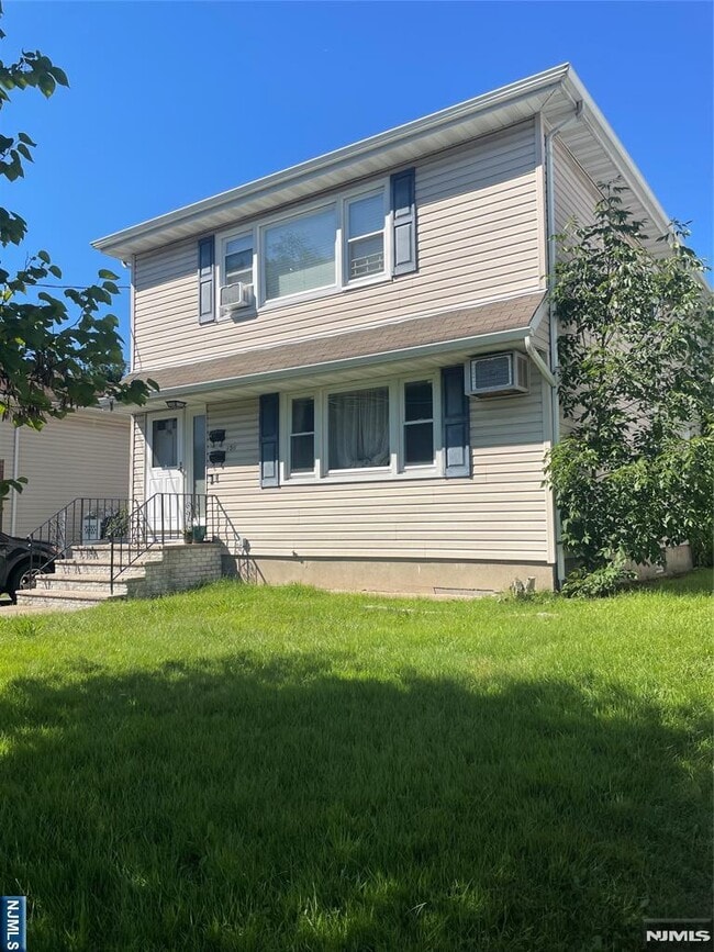 Building Photo - 156 6th Ave