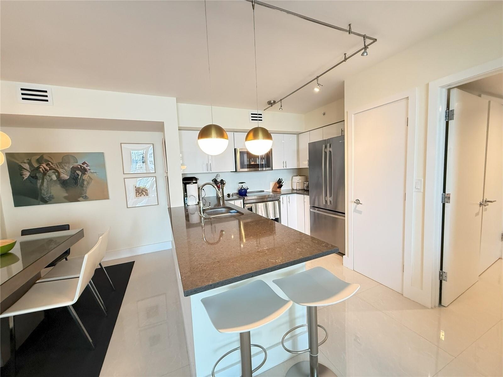 Building Photo - 1155 Brickell Bay Dr