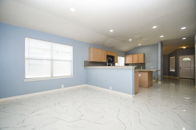 Building Photo - 6003 Baldwin Elm St
