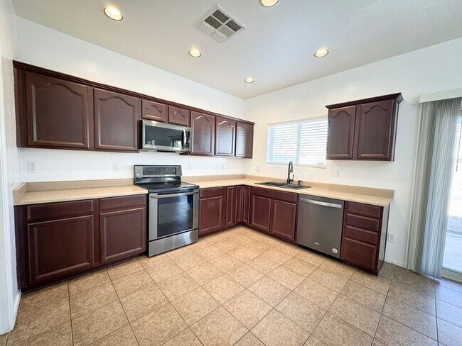 Building Photo - Gorgeous home in the highly desired Johnson Ranch Golf Course Community-Johnson Ranch-4 bed/ 2.5 ...