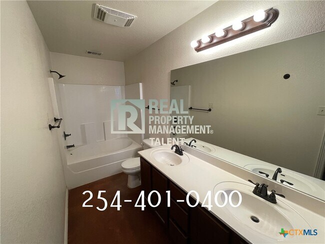 Building Photo - 602 Karey Dr