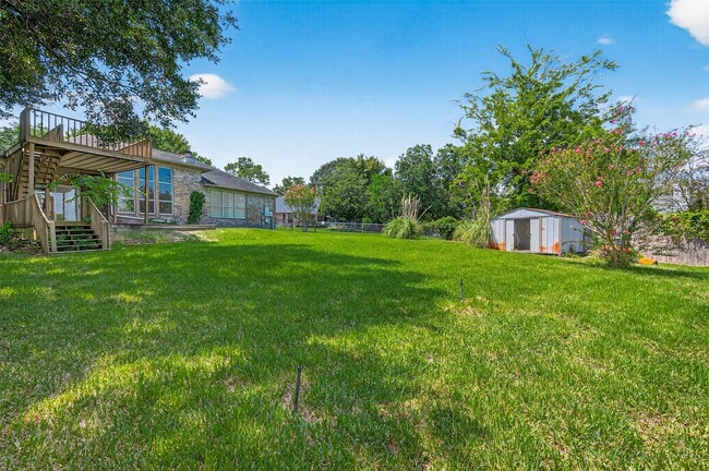 Building Photo - 319 Fantasy Ln