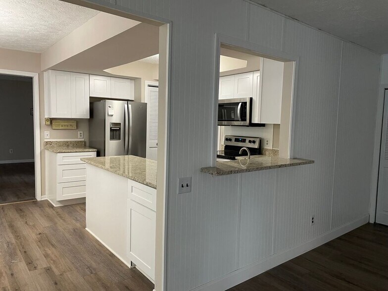 Building Photo - 6820 Fredmoor St