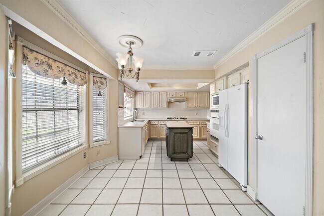 Building Photo - 7803 Goldengrove Dr