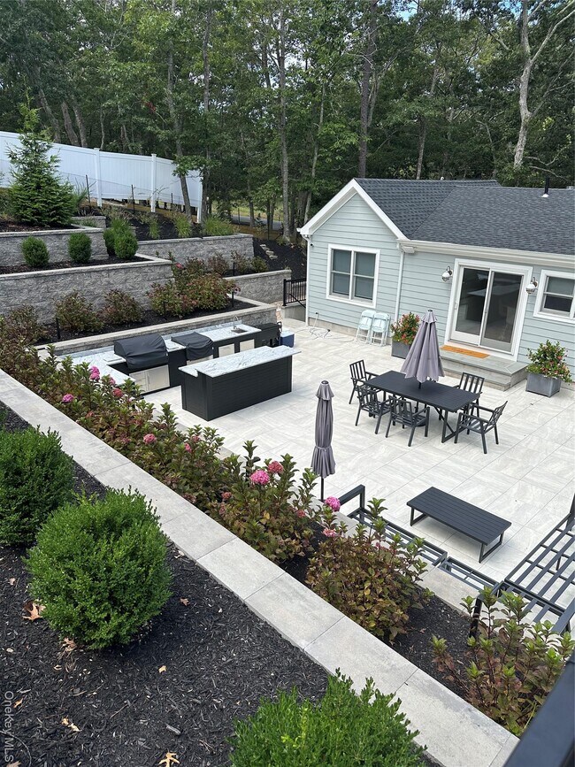 Building Photo - 6 W Landing Rd