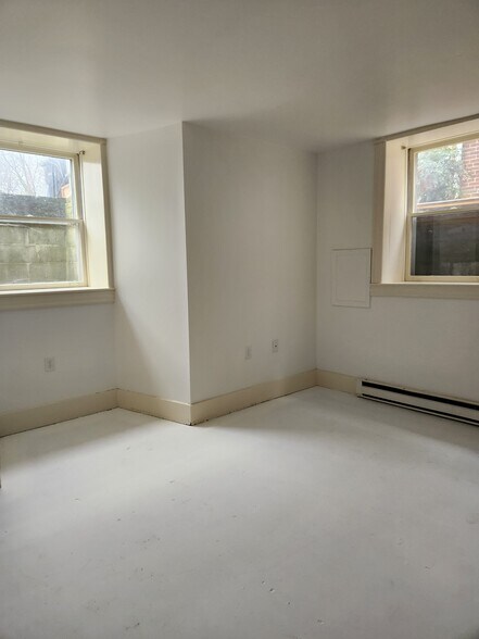 Building Photo - 125 Peyton St