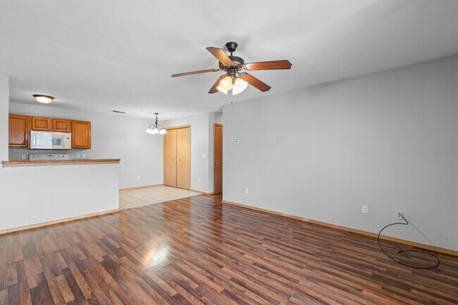 Building Photo - 815 W Warren Ave