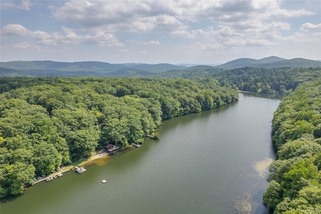 Building Photo - 6 Alpine Rd