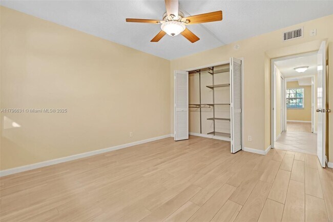 Building Photo - 933 Cypress Grove Dr