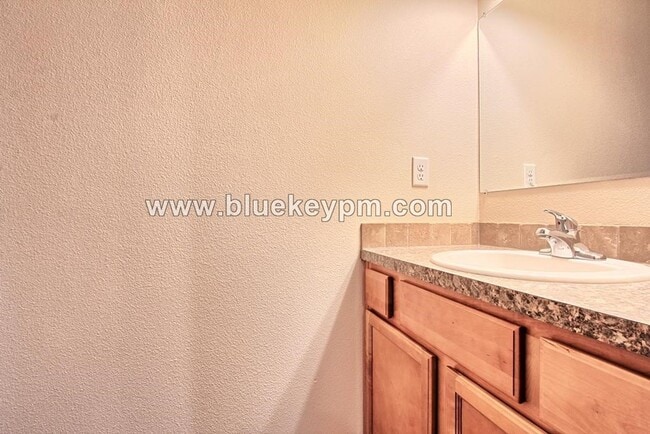 Building Photo - 3 Bed, 2.5 Bath Home Near Walnut Grove Elementary School