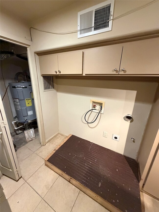 Building Photo - 102 E 5th St