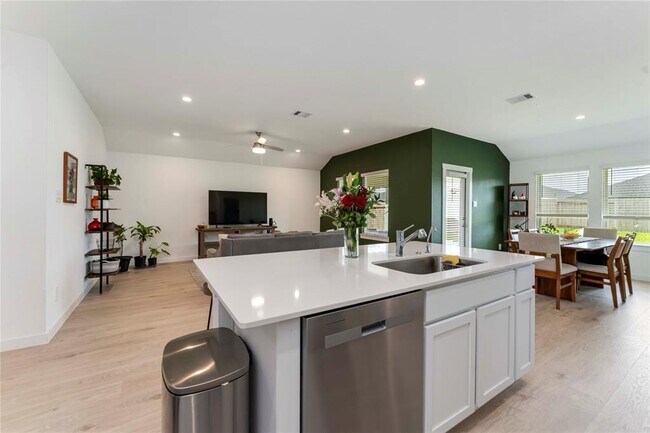 Building Photo - 31710 Carlisle Cv Ct