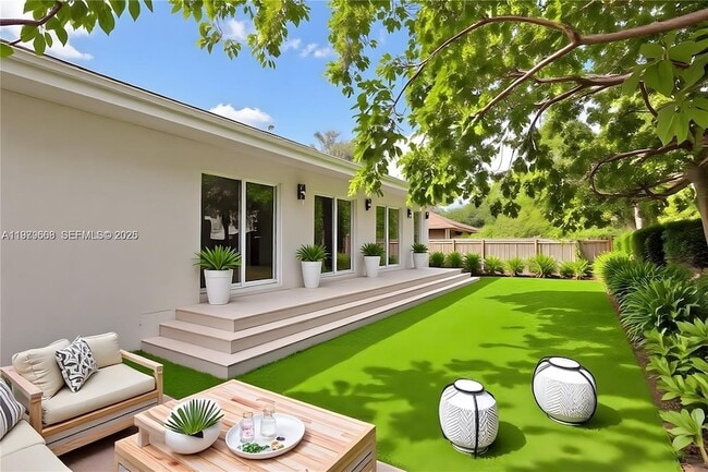 Building Photo - 2251 SW 20th St