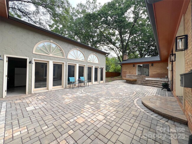 Building Photo - 5745 Riviere Dr