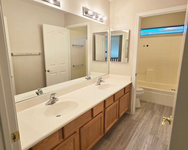 Building Photo - 5-bedroom in the heart of Gilbert