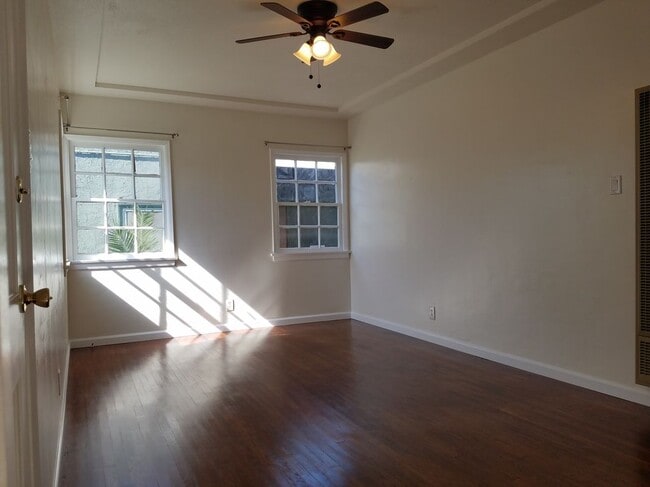 Building Photo - 706 1/2 North McCadden Place