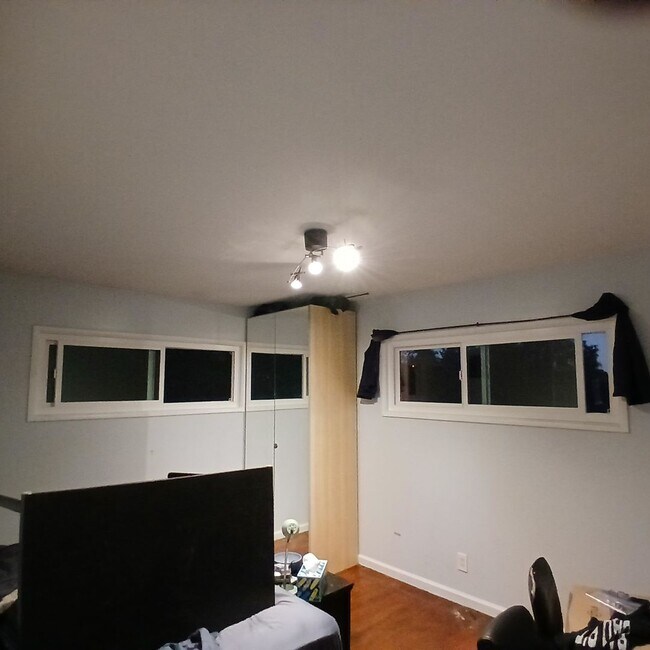 Building Photo - SDSU Area Home for Rent 5 bed 2 bath