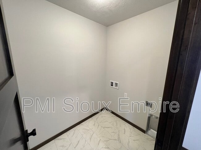 Building Photo - 3405 CHALICE Pl