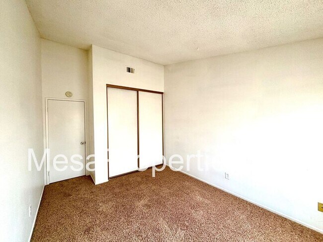 Building Photo - 14581 King Canyon Rd