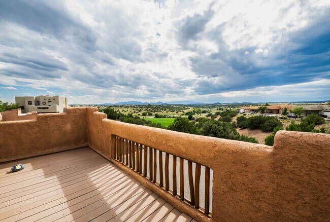 Building Photo - Spacious Two-Story Retreat
