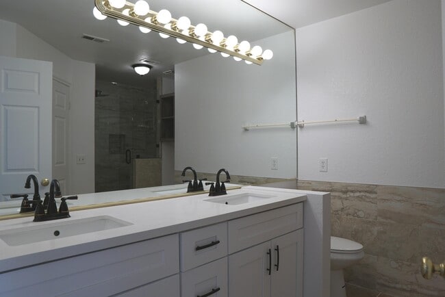 Building Photo - 43917 Cll Las Brisas W