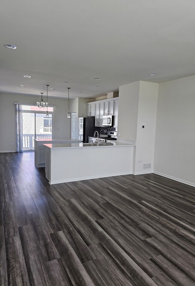 Building Photo - 858 Finley Dr