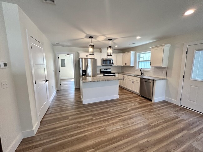 Building Photo - 112 State Hwy 1611