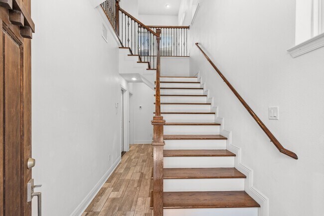 Building Photo - 2718 McGowen St
