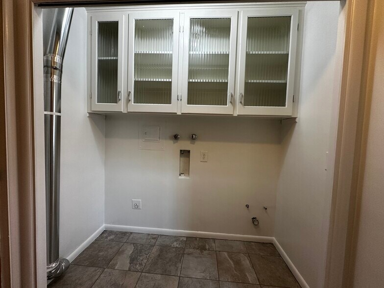 Laundry - 3030 Hardale Blvd
