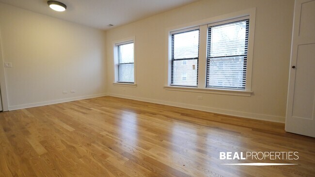 Primary Photo - 2203 W Eastwood Ave