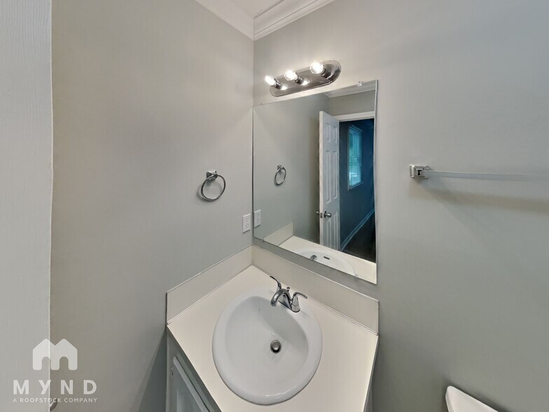 Building Photo - 4620 Hickory Grove Rd